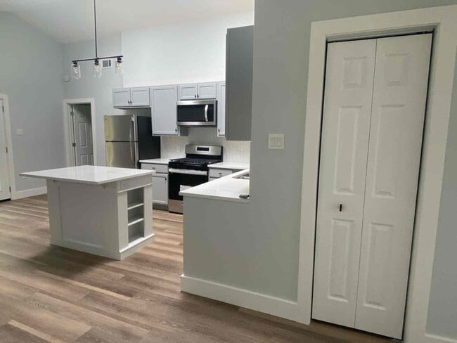 Photo - 1006 W Leland Ave