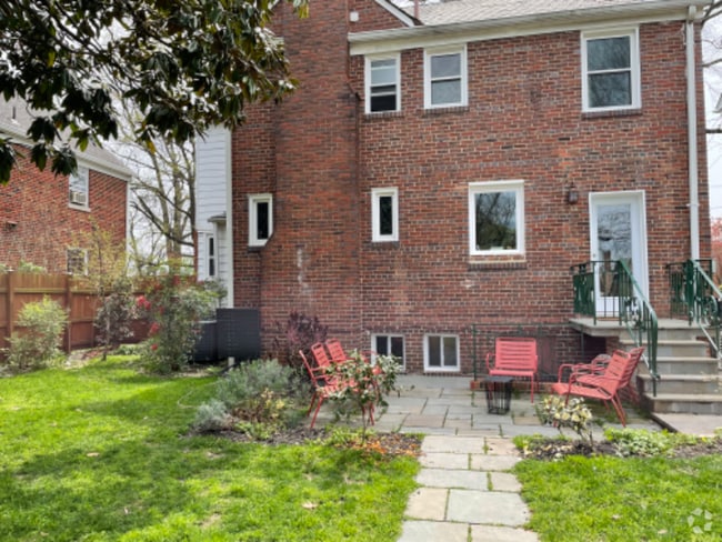 Building Photo - 1836 Varnum St NE Rental