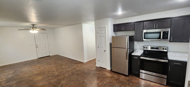 Photo - 951 Scott St