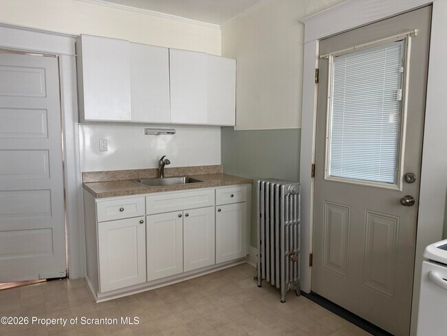 Photo - 715 Hemlock St