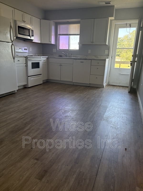 Photo - 824 E Ridgely Ave