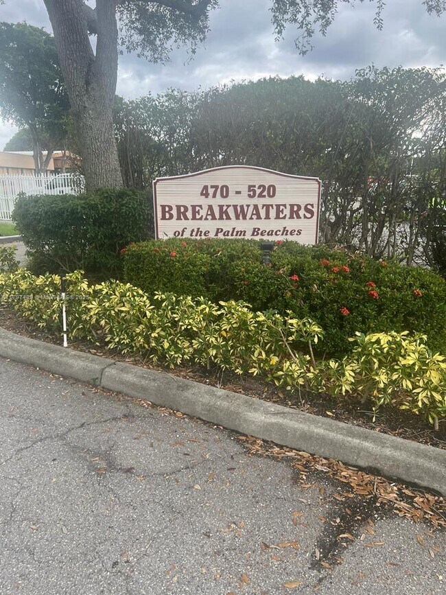 Building Photo - 500 Executive Center Dr Unit 2G Rental