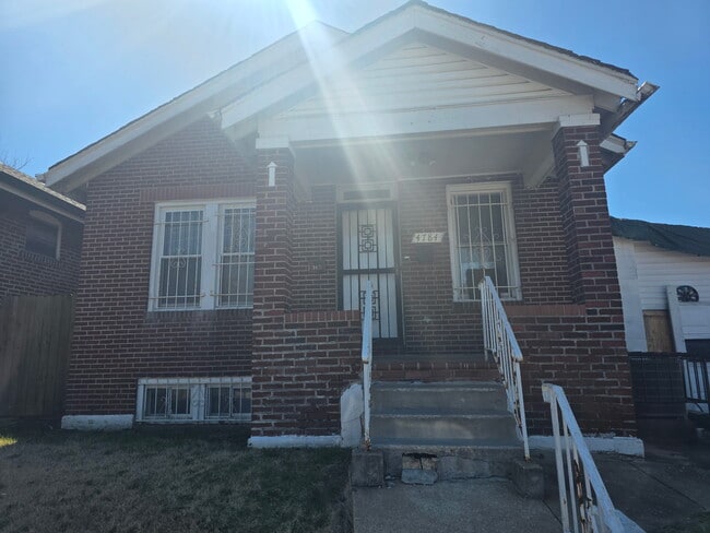 Building Photo - 4784 Highland Ave