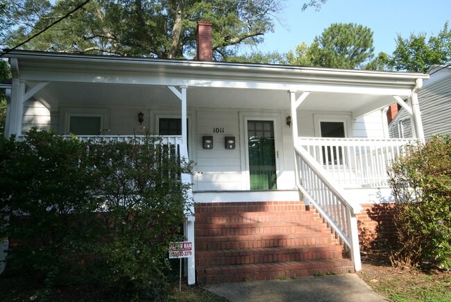 Building Photo - 1011 Clarendon St Unit A