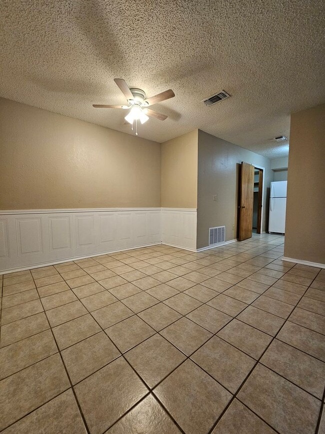 Photo - (2) Bed/(2) Bath Duplex Avail NOW!