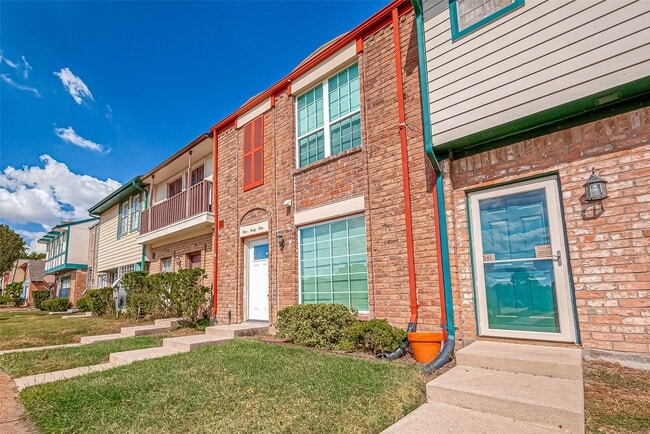 Photo - 7700 Creekbend Dr Unit 141