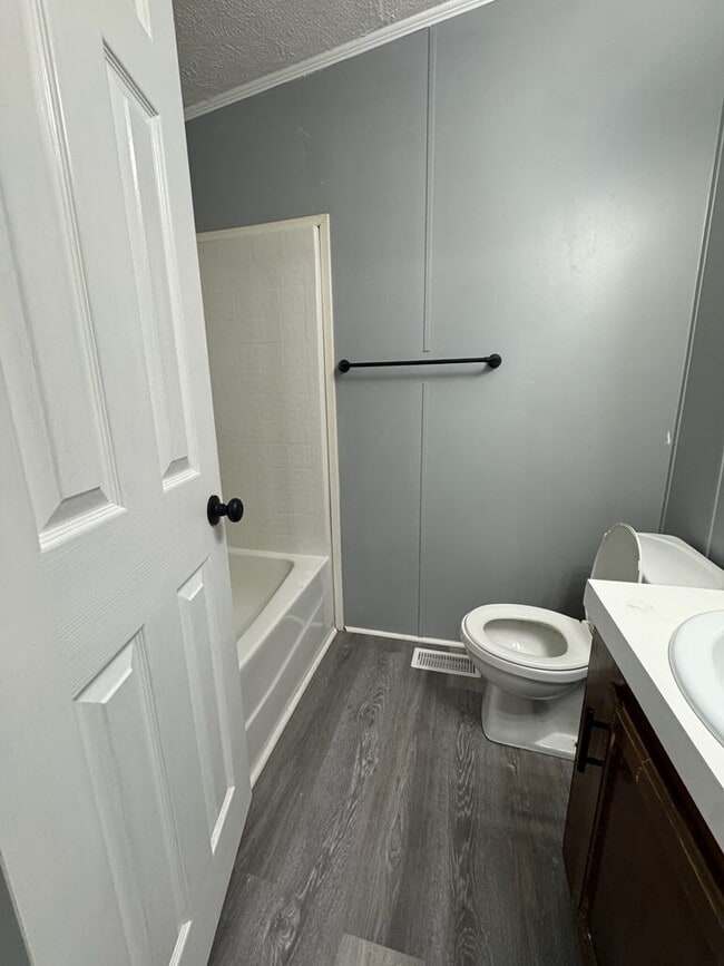 Photo - 150 Oak St