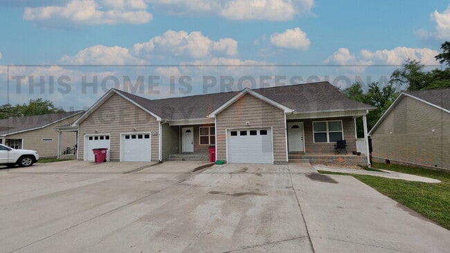 Building Photo - 1705 Evans Rd Unit Apartment B