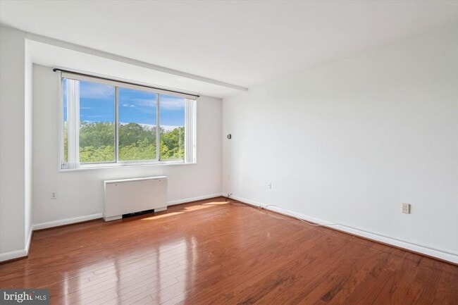 Photo - 10401 Grosvenor Pl