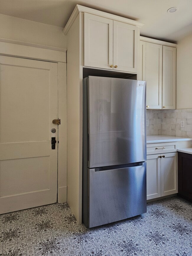 Photo - 148 Nassau Ave Unit Lower