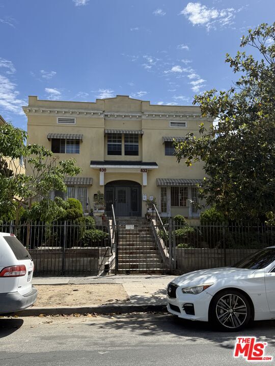 Photo - 832 S Catalina St