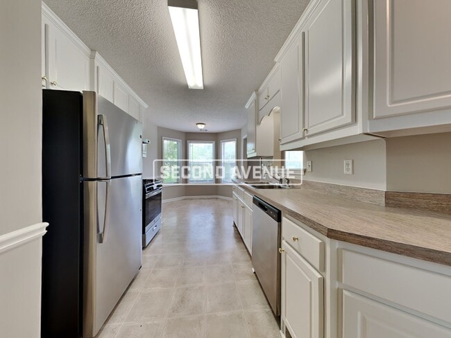 Photo - 661 Morningside Dr N