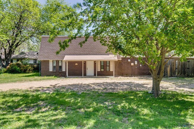 Welcome to newly remodelled 6 Bedroom home... - Welcome to newly remodelled 6 Bedroom home...