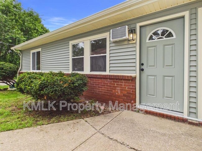 Photo - 1622 Merrill Ave