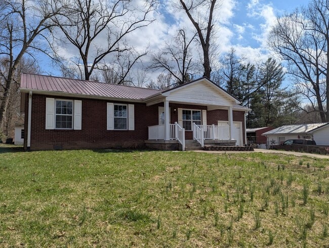 Building Photo - 3 Bedroom Home in Radcliff Near Ft. Knox!