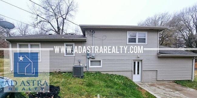 Photo - Open 3 Bed 2 Bath Home KCMO!!-Available NOW!!
