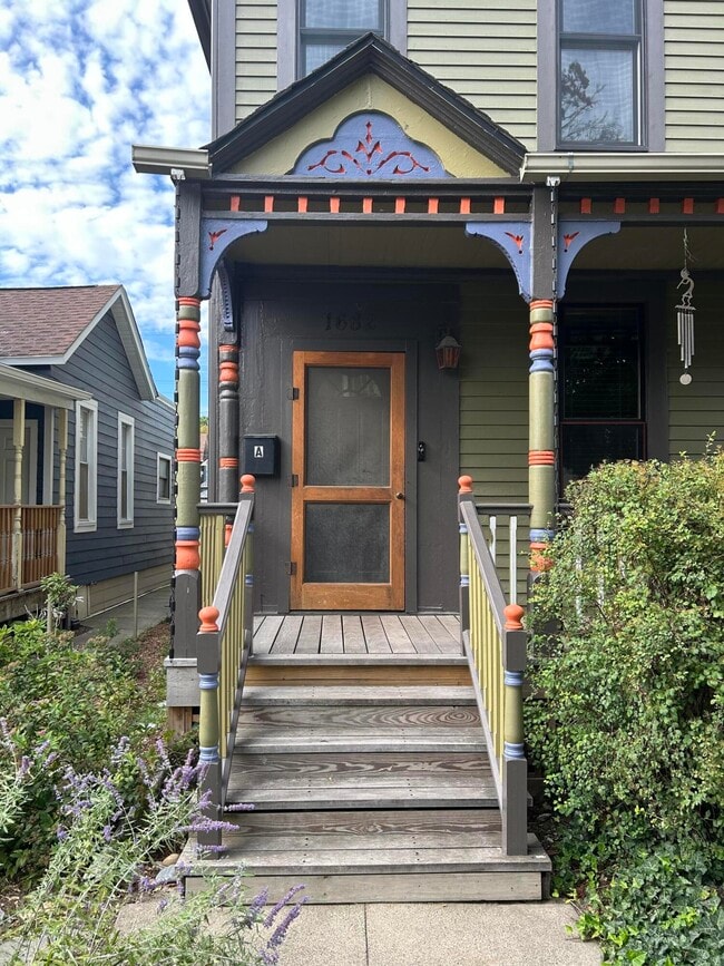 Photo - 1682 Bagley St