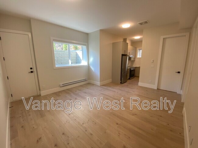 Photo - 830 Westview Way