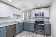 2BR, 1BA - 850SF - Kitchen