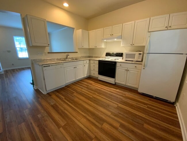 Photo - Updated 2 bedroom in fantastic location near Duke Med Center, on busline & convenient to many loc...