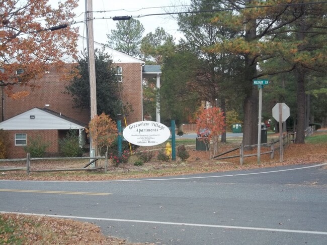 Building Photo - One Bedroom One Bath Unit 790-303