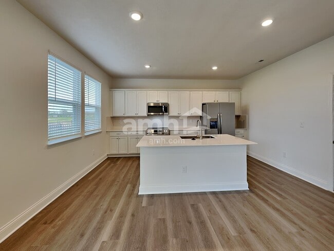 Photo - 932 Heritage Blvd