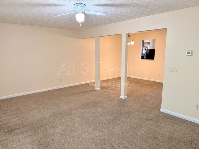 Photo - 1863 Grove Way