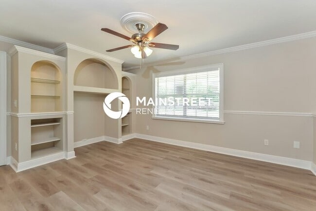 Photo - 3 Bedroom Pet-Friendly Home in Deltona, FL with Main Street Renewal