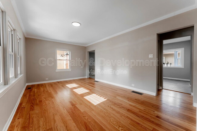 Photo - 3303 Division St