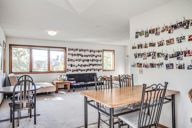Photo - Spacious 5 Bedroom, 2 Bathroom Unit - Close to Campus! Unit 648
