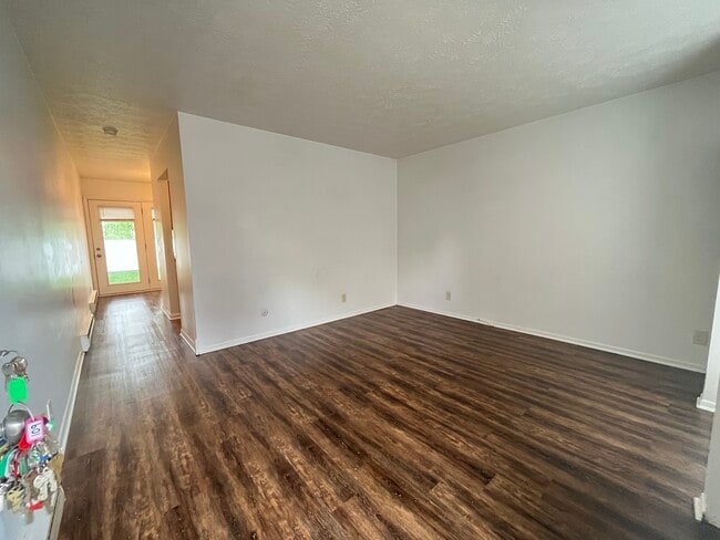 Photo - 402 Forest Ln