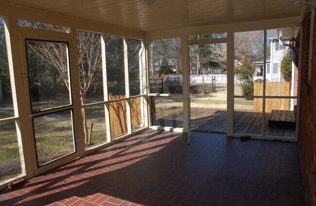 Photo - 104 Dorchester Ln