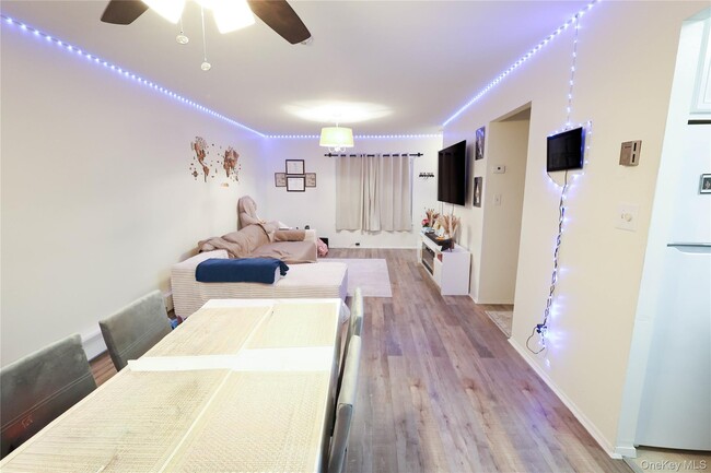 Photo - 3 Saratoga Ct Unit B