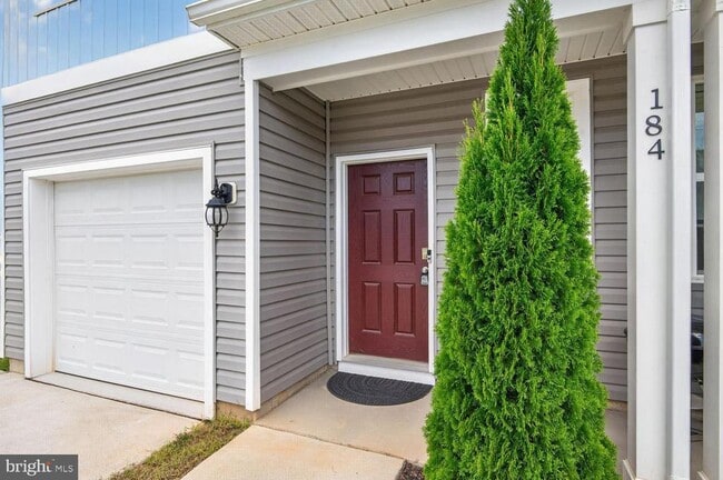 Photo - 184 College Dr