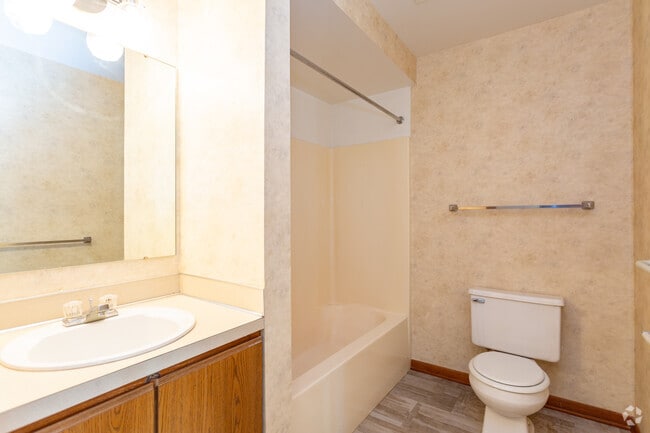 1 BR, 1 BA - 750 SF