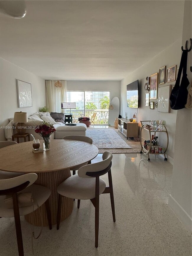 Building Photo - 9700 W Bay Harbor Dr Unit 506