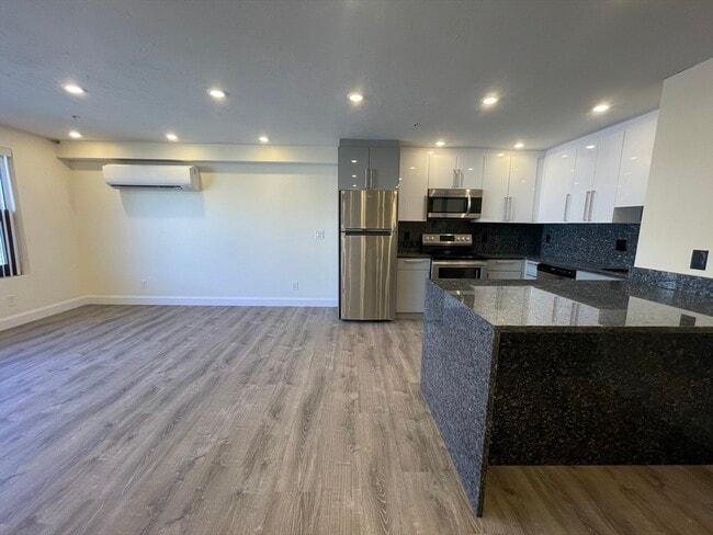 Photo - 1028 Commonwealth Ave Unidad 405