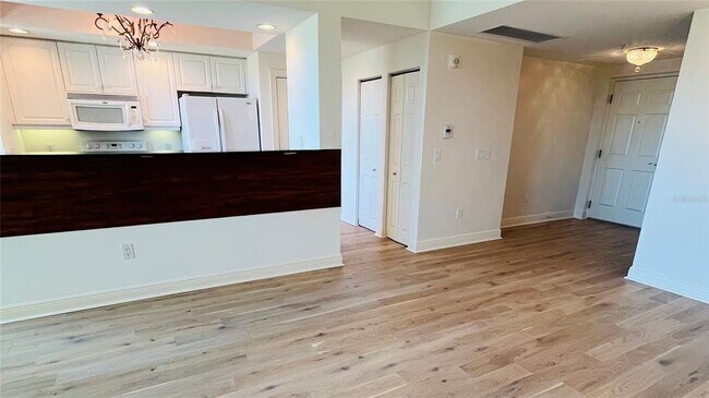 Photo - 800 N Tamiami Trl Unit 205