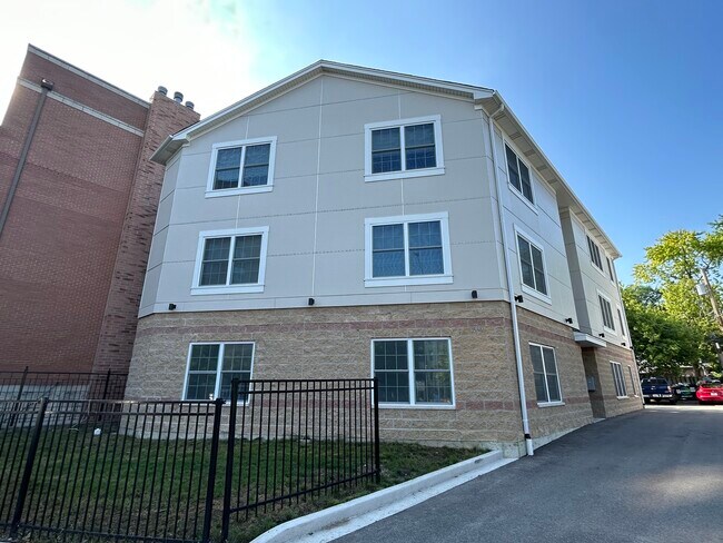 Photo - 7441 N Rogers Ave Condo