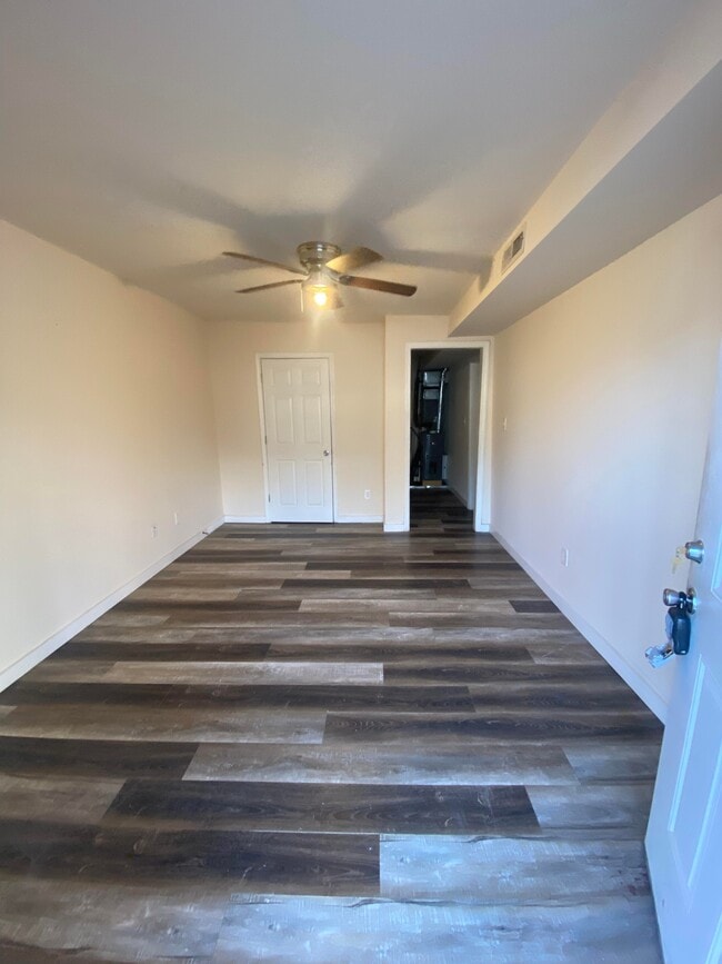 Photo - 1611 Nutwood St