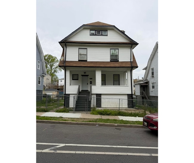Building Photo - 3412 Gwynns Falls Pkwy Unit 3A AVAILABLE W/BATH $800 3A