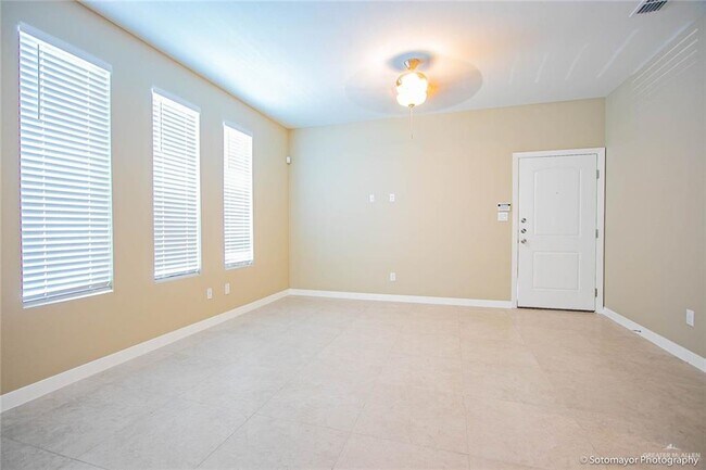 Photo - 8 Golden Nugget Unit 1