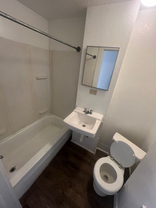 Photo - 508-10 E 6th St Unit #2