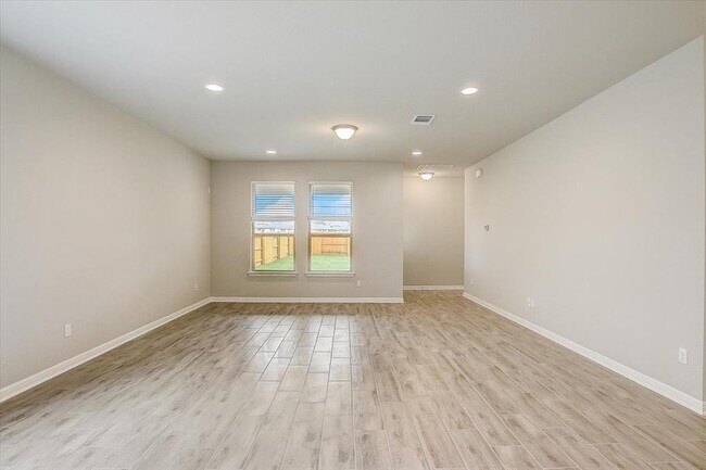 Photo - 108 Peruvian Ln