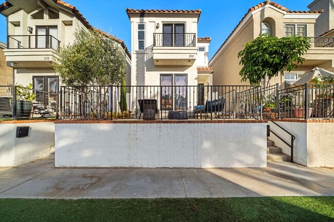 Building Photo - 310 18th St Rental