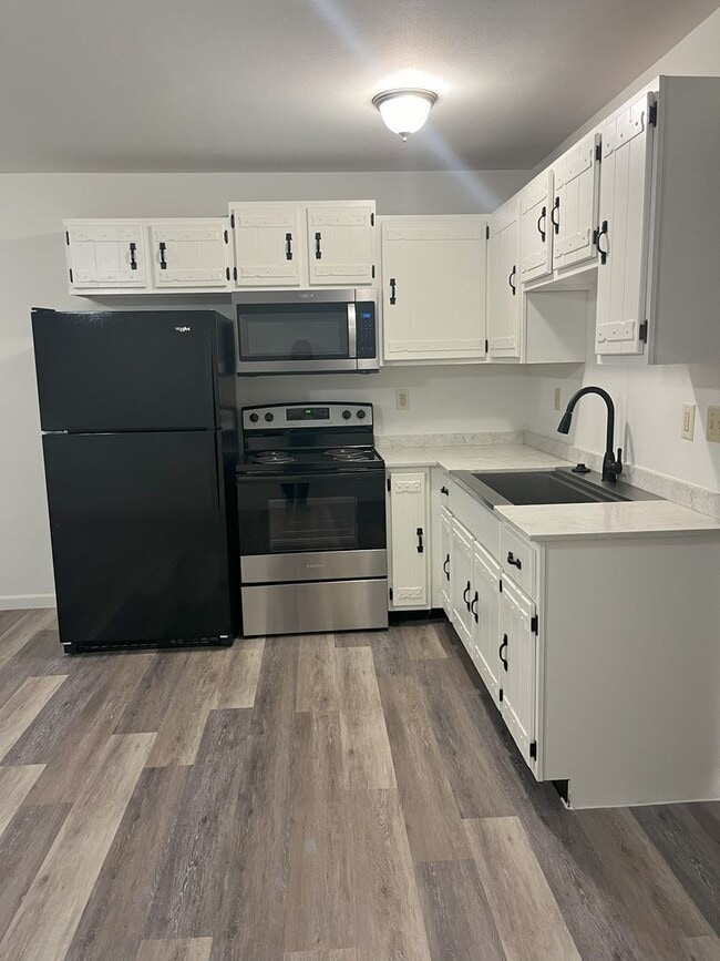 Photo - 8 W 10th St Unit APT C