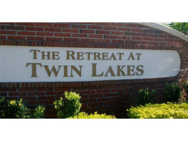 Building Photo - 3260 Retreat View Cir