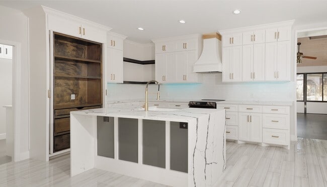 Photo - 24 Hornsilver Pl