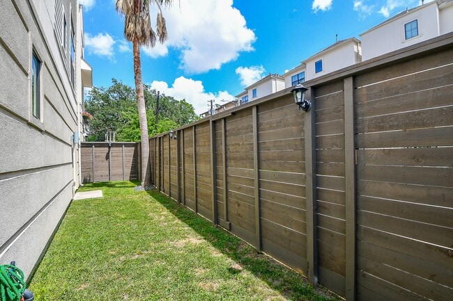 Photo - 1204 Fowler St