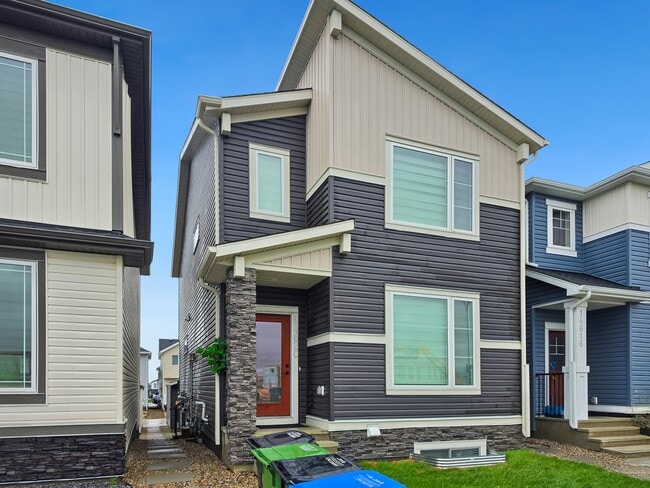 Photo - 14620-14624 24 St NW